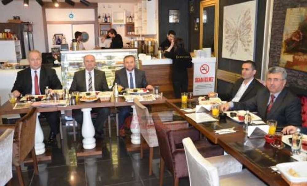 Ak Parti Çorlu İlçe Teşkilatı`ndan Ünal Baysan`a 1. Dönem Karnesi “Ünal Baysan Sınıfta Kaldı”