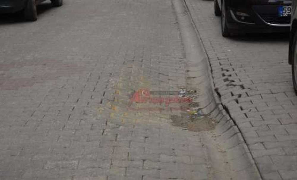 Kilit Parke Taşları Çöktü