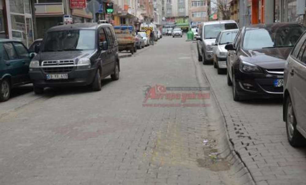 Kilit Parke Taşları Çöktü