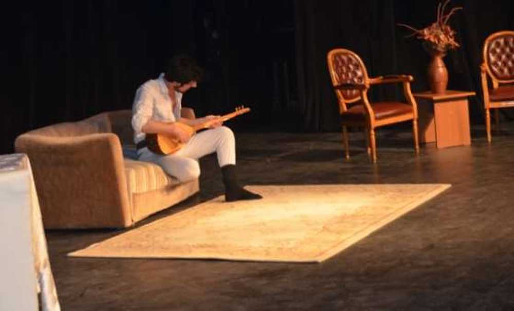 Haybeden Gerçeküstü Konuşmalar Adlı Oyun Sahnelendi