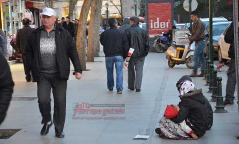 Şimdi De Kaldırımları İşgal Ettiler