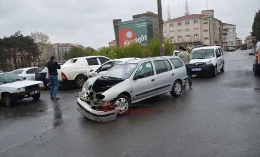 4 Araç Birbirine Girdi