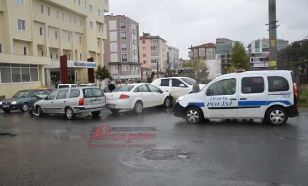 4 Araç Birbirine Girdi