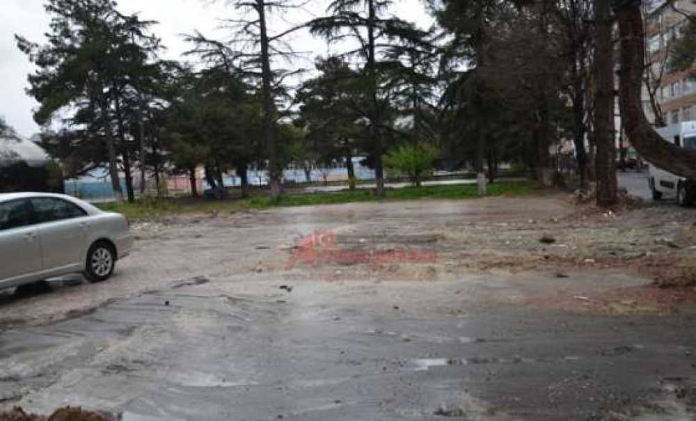 Çay Bahçesinin Hafriyatları Kaldırıldı