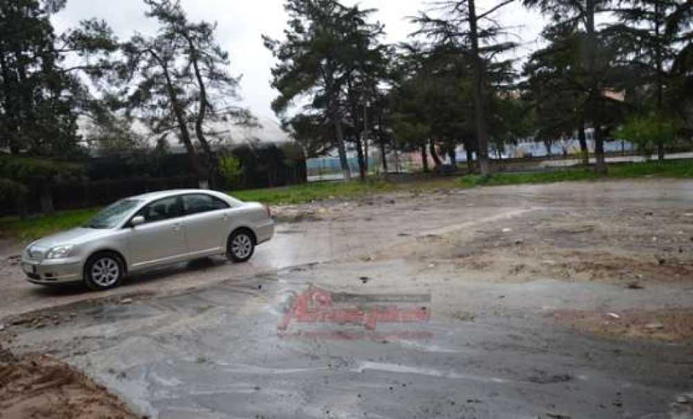 Çay Bahçesinin Hafriyatları Kaldırıldı