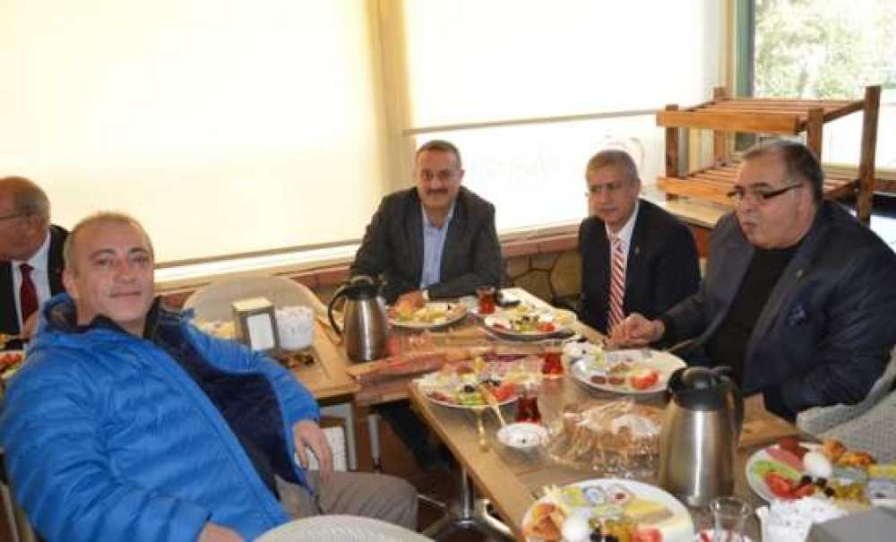 Ak Parti Adayları Basınla Buluştu