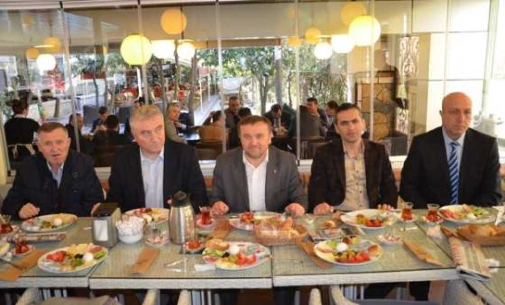 Ak Parti Adayları Basınla Buluştu