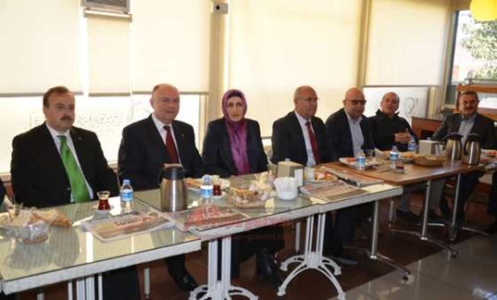 Ak Parti Adayları Basınla Buluştu