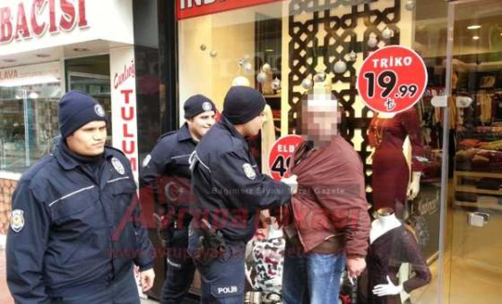 Araçların Önüne Geçen Şahıs Korkuttu