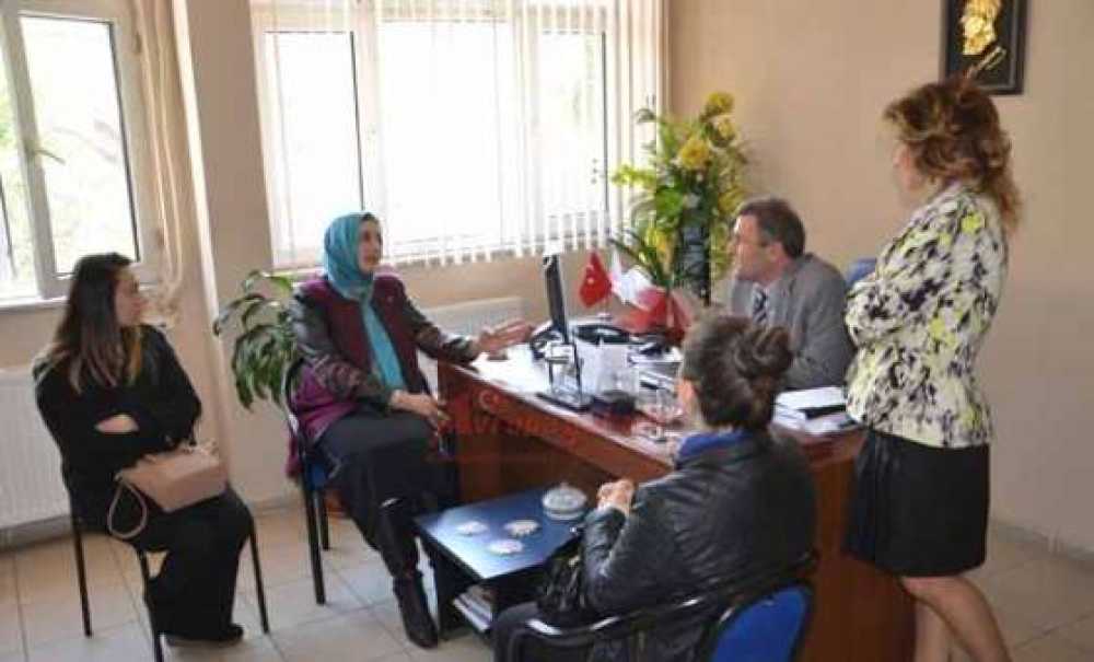 Ak Parti Milletvekili Adayı Sağlık Çalışanlarını Ziyaret Etti