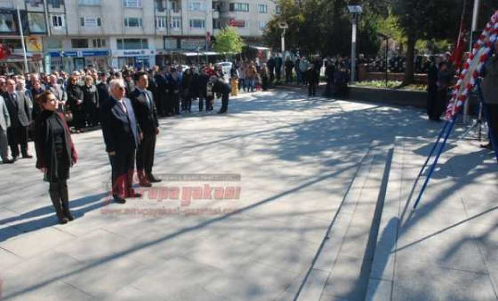 Atatürk Anıtına Çelenk Sunuldu