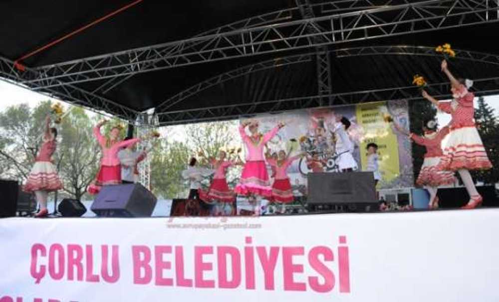 Konuk Öğrenciler Gösterilerini Sundu