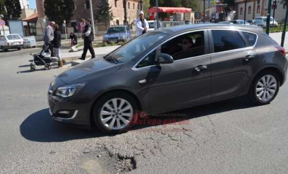 Bozuk Yollar Sürücüleri İsyan Ettiriyor