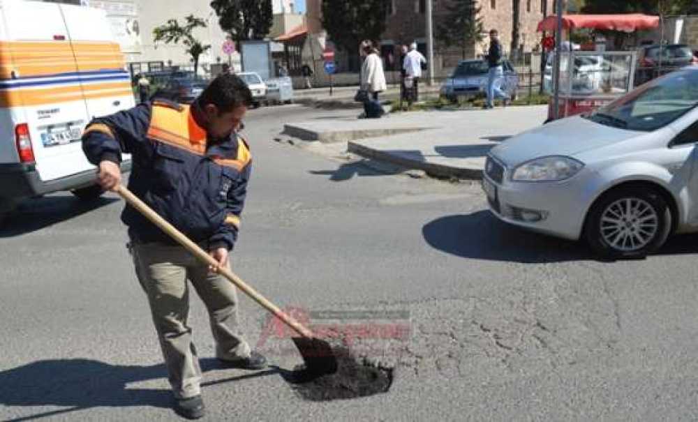 Bozuk Yollar Sürücüleri İsyan Ettiriyor