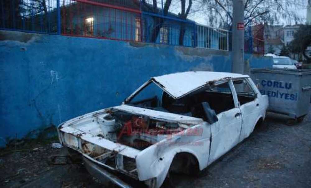 Hurda Araç Kaldırılmayı Bekliyor