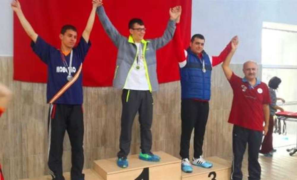 Yarıştığı 4 Dalda Da Birinci Oldu