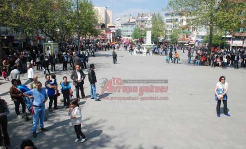 Güneş Yüzünü Gösterdi Meydanlar, Parklar Doldu