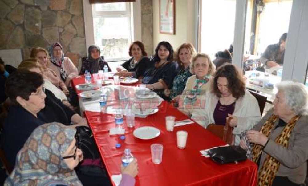 Türkiye Yardım Sevenler Derneği'nde Kutlama