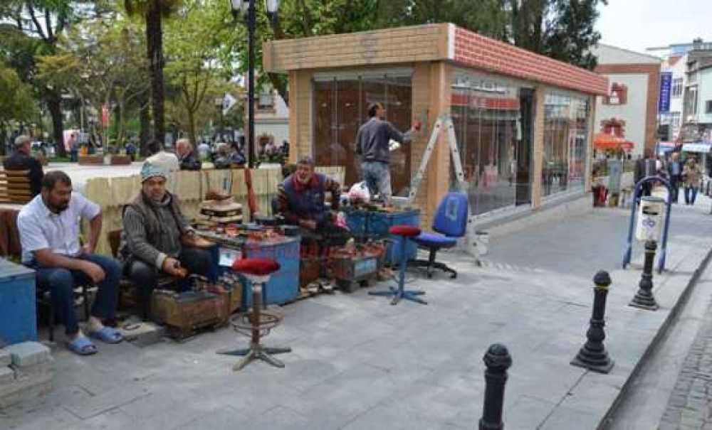 Ayakkabı Boyacılarına Modern Lostra Salonu