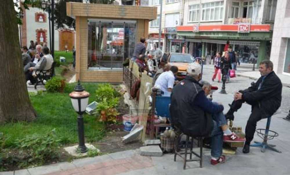 Ayakkabı Boyacılarına Modern Lostra Salonu