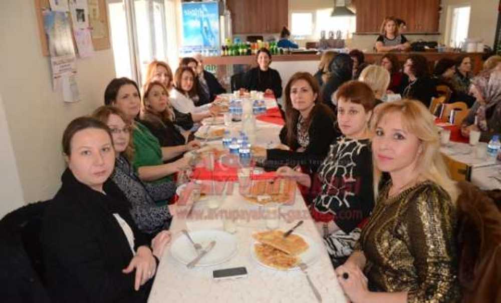 Türkiye Yardım Sevenler Derneği'nde Kutlama