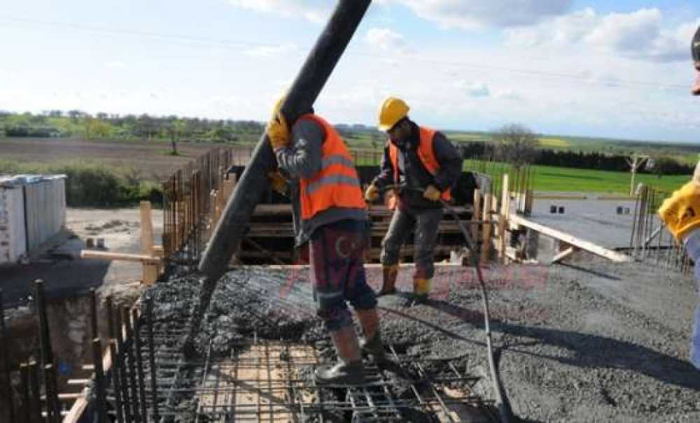 Yüzme Havuzunda Çalışmalar Sürüyor
