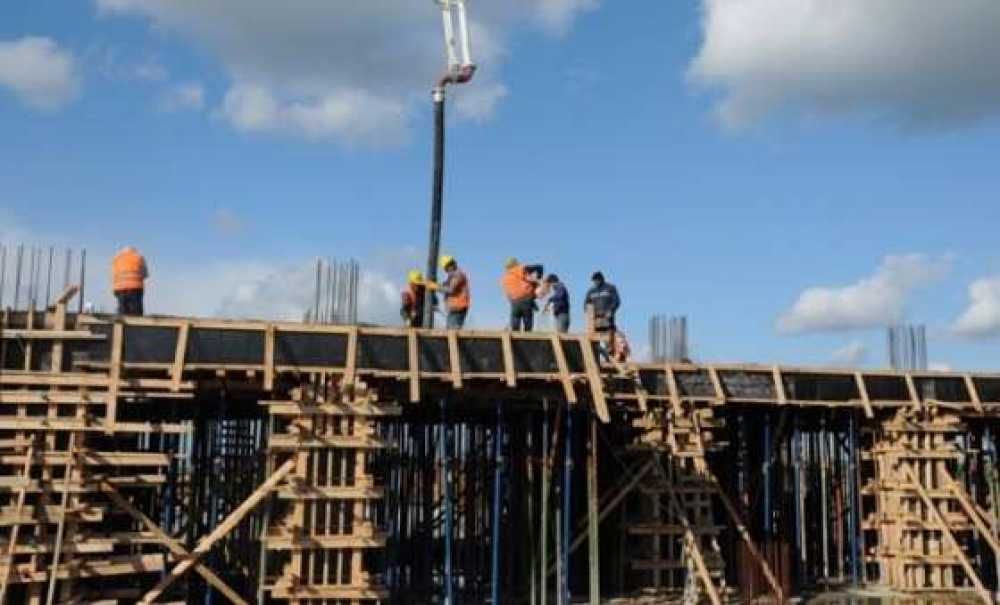 Yüzme Havuzunda Çalışmalar Sürüyor