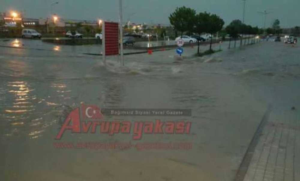 Yağmur Çorlu'yu Felç Etti