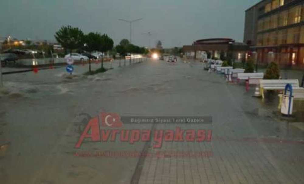 Yağmur Çorlu'yu Felç Etti