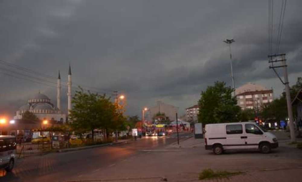 Yağmur Çorlu'yu Felç Etti