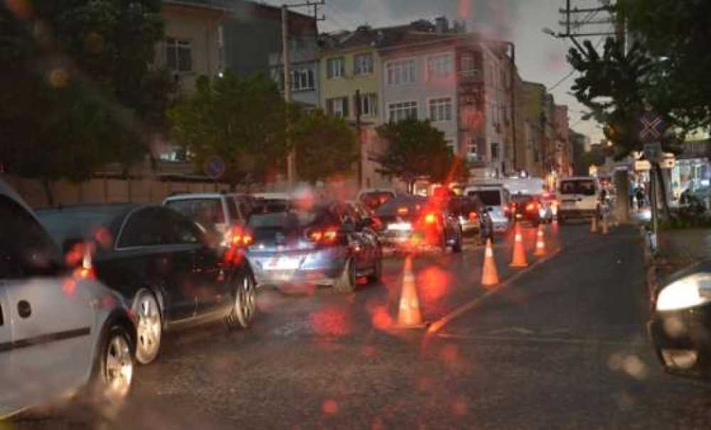 Yağmur Çorlu'yu Felç Etti