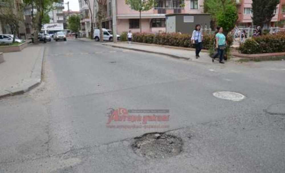 Yollar Onarım Bekliyor