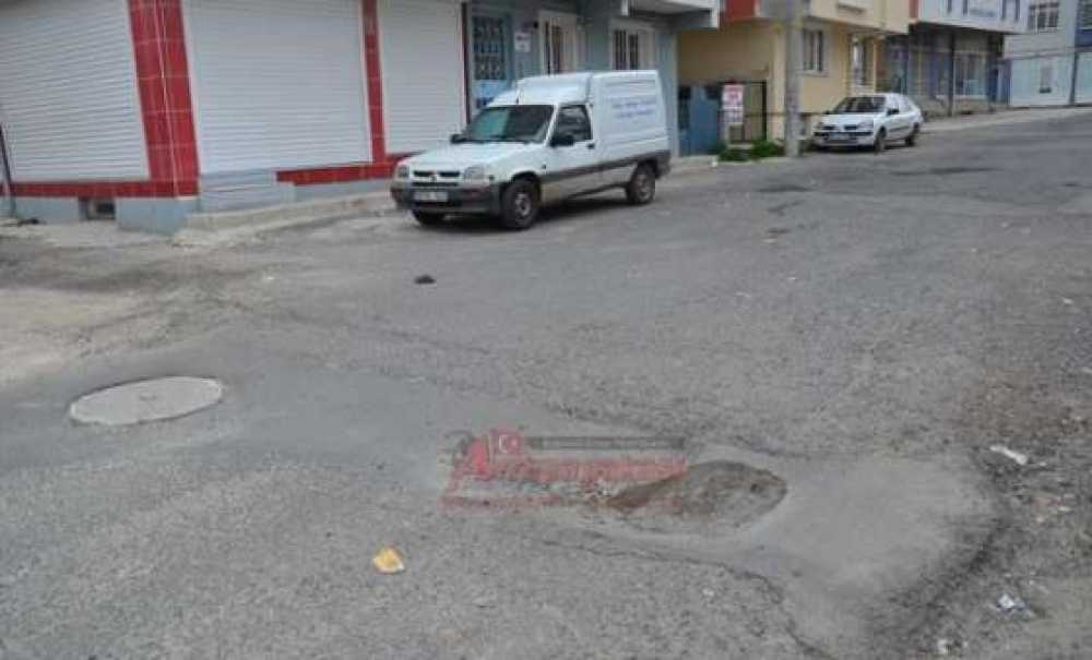 Yollar Onarım Bekliyor