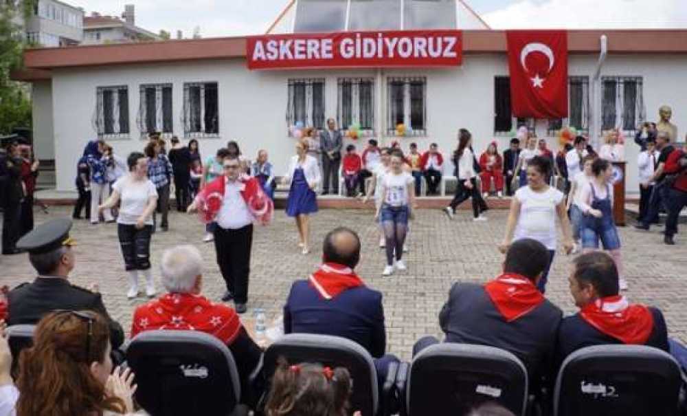 Temsili Askerlik Yapacak Mehmetçiklerin Ellerine Kına Yakıldı