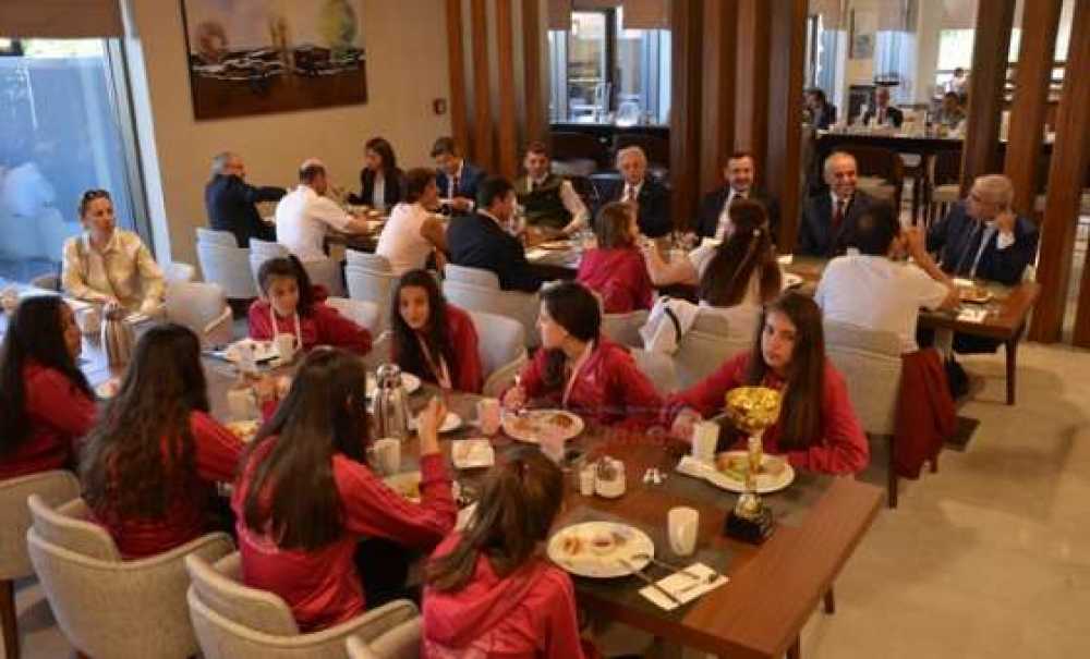 Çorlu Belediyesi Şampiyon Sporcuları Ödüllendirdi