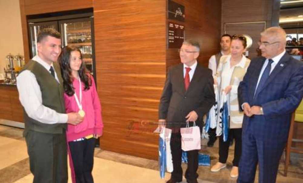 Çorlu Belediyesi Şampiyon Sporcuları Ödüllendirdi