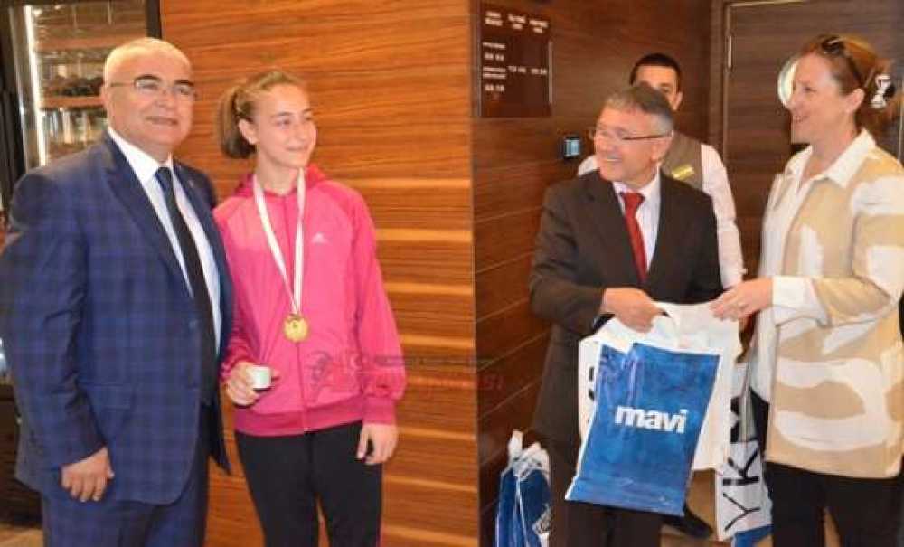 Çorlu Belediyesi Şampiyon Sporcuları Ödüllendirdi