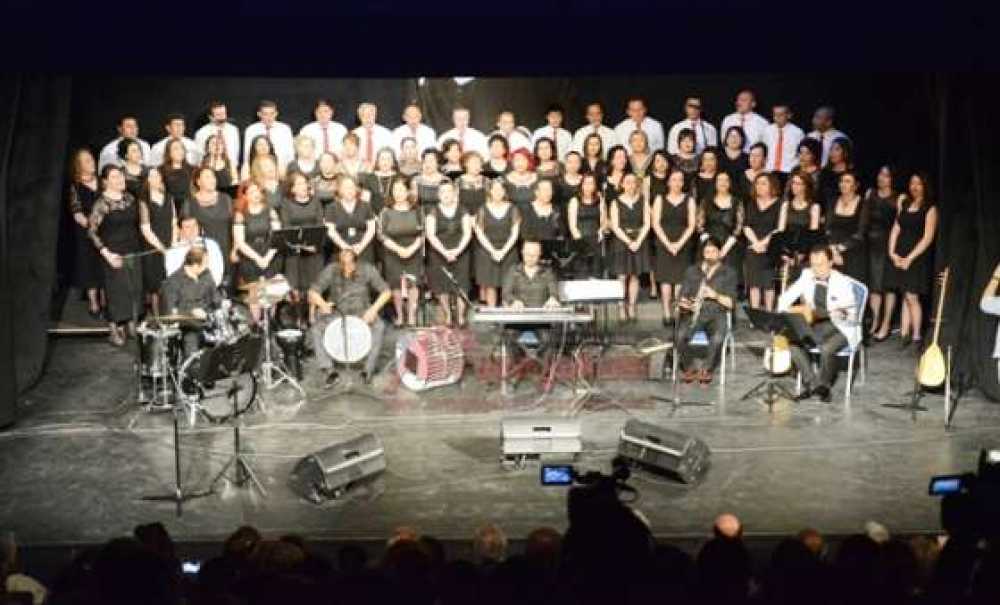 64 Kişilik Dev Korodan Muhteşem Konser