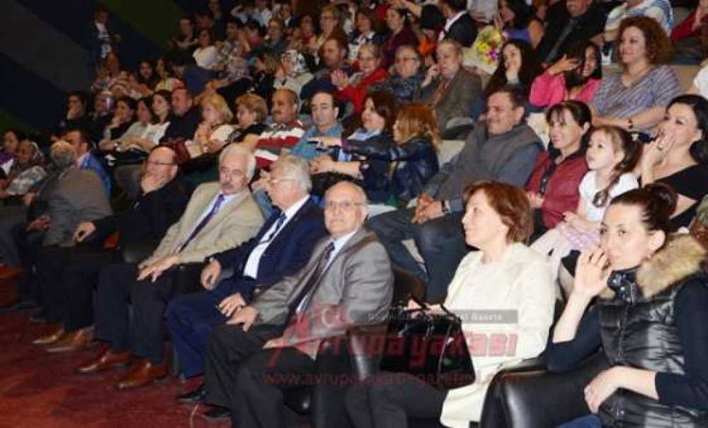 64 Kişilik Dev Korodan Muhteşem Konser