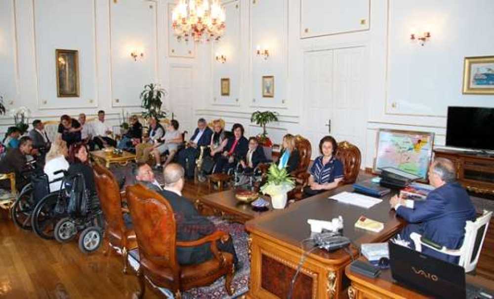 Sakatlar Derneği Başkanlarından Vali Salihoğlu`na Ziyaret