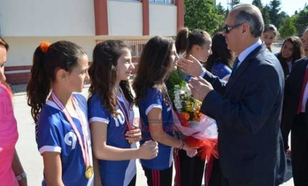 Vali Enver Salihoğlu'ndan Türkiye Şampiyonlarına Ziyaret