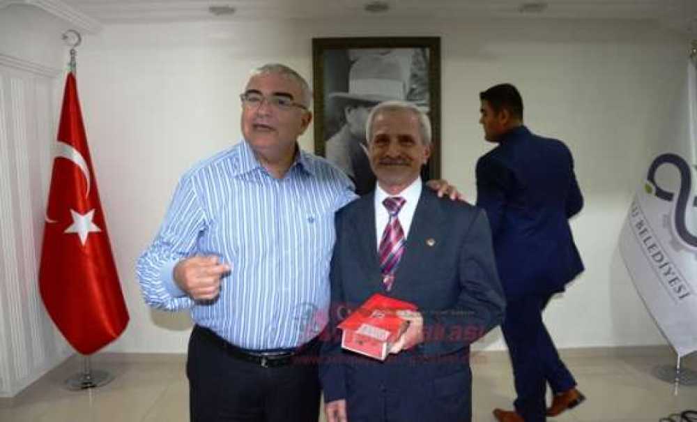 Tekirdağ Büyükşehir Belediyesi`nden Çorlulu Muhtarlara Akıllı Telefon