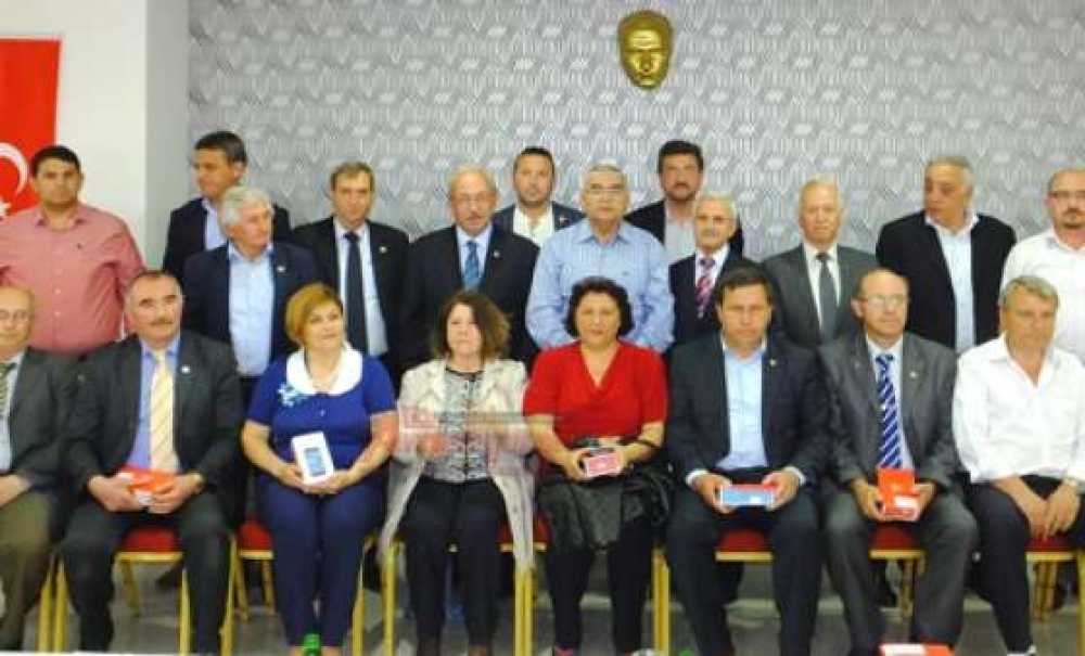 Tekirdağ Büyükşehir Belediyesi`nden Çorlulu Muhtarlara Akıllı Telefon