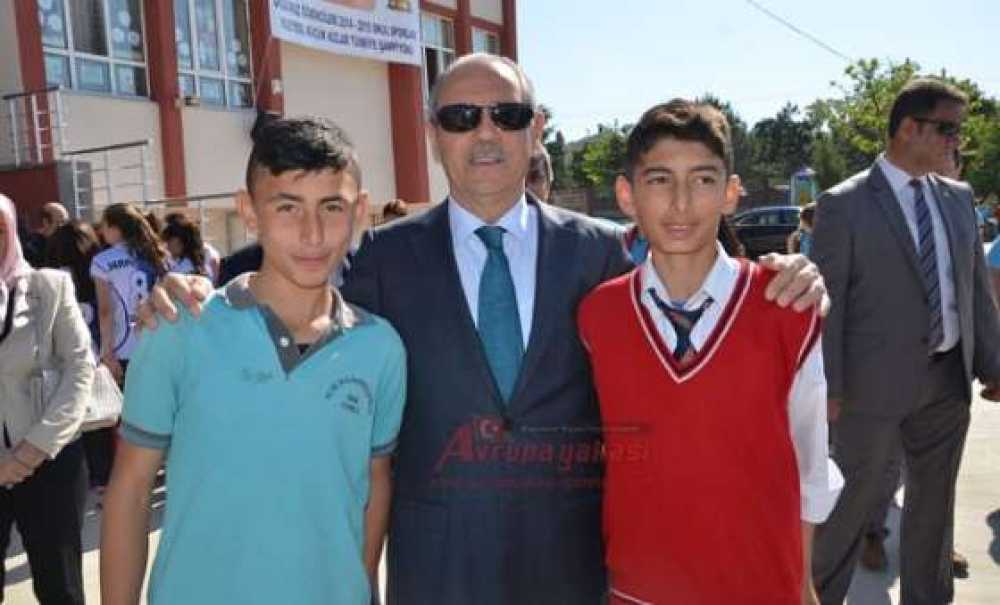 Vali Salihoğlu'ndan Öğrencilere Yakın İlgi