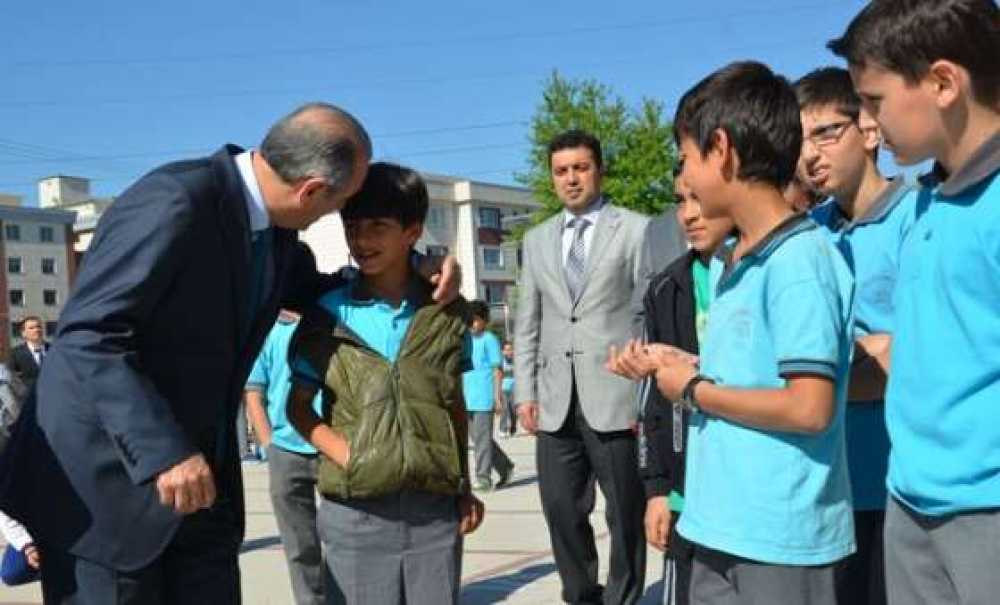 Vali Salihoğlu'ndan Öğrencilere Yakın İlgi