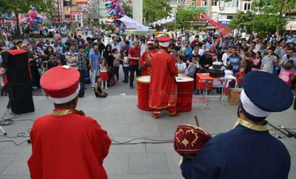 Saadet Partisi'nden Mehteran Gösterisi