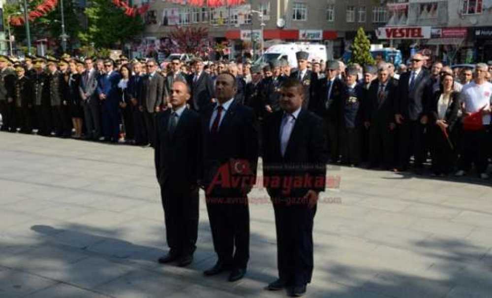 Atatürk Anıtına Çelenk Sunuldu