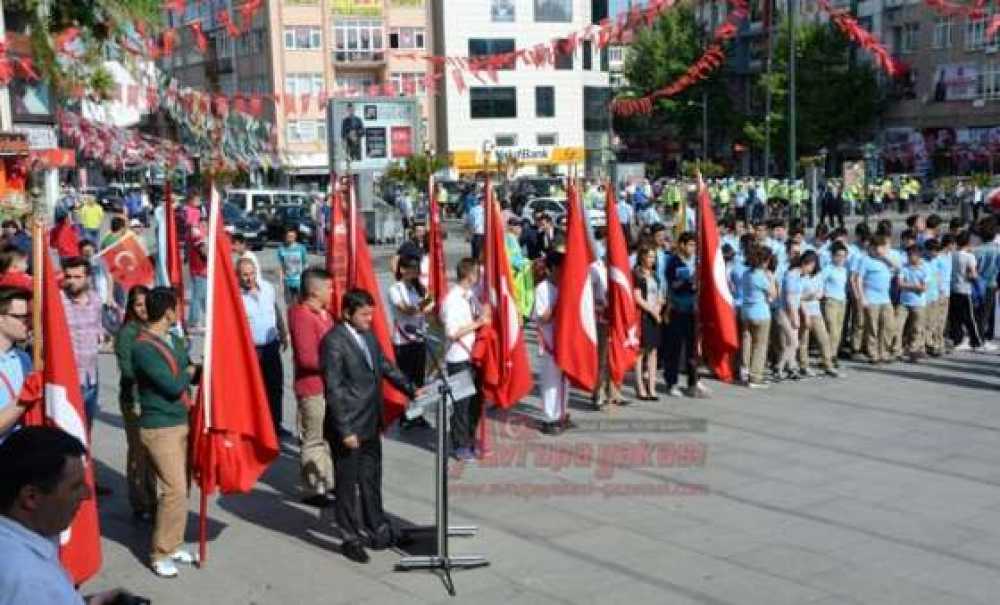 Atatürk Anıtına Çelenk Sunuldu