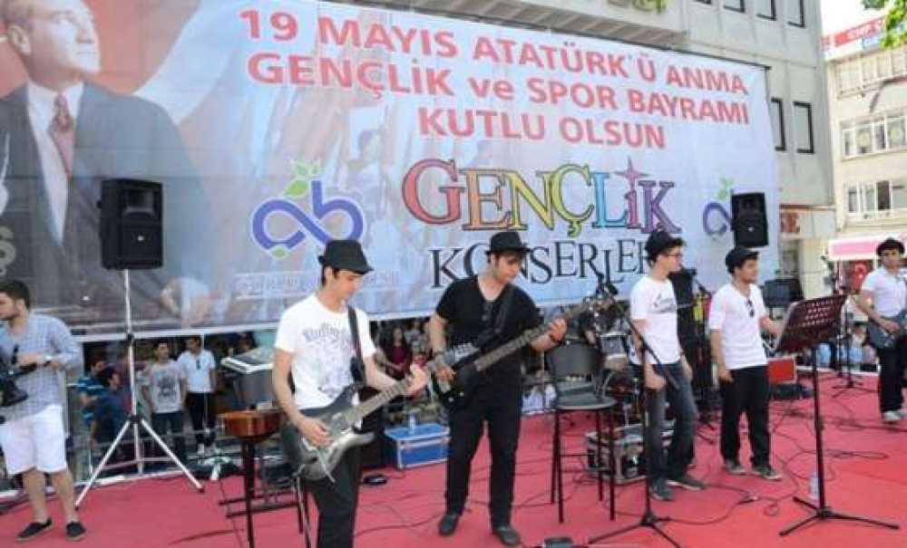 Çorlulu Gençler Müzikleri Ile Coşturdu