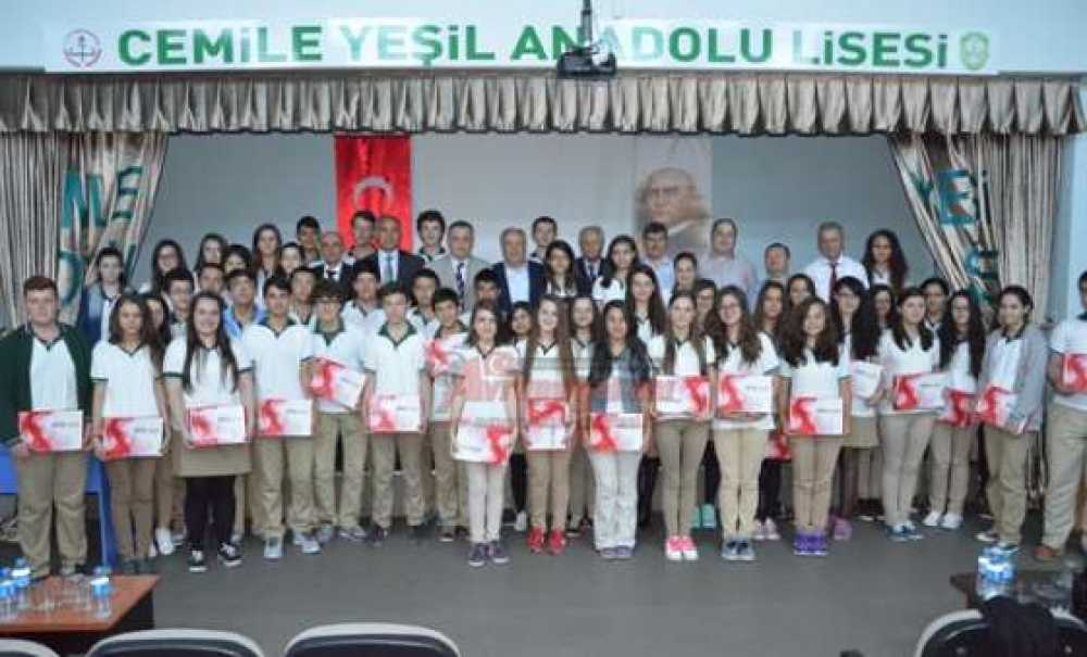 Fatih Projesi Kapsamında Öğrencilere Tablet Dağıtıldı